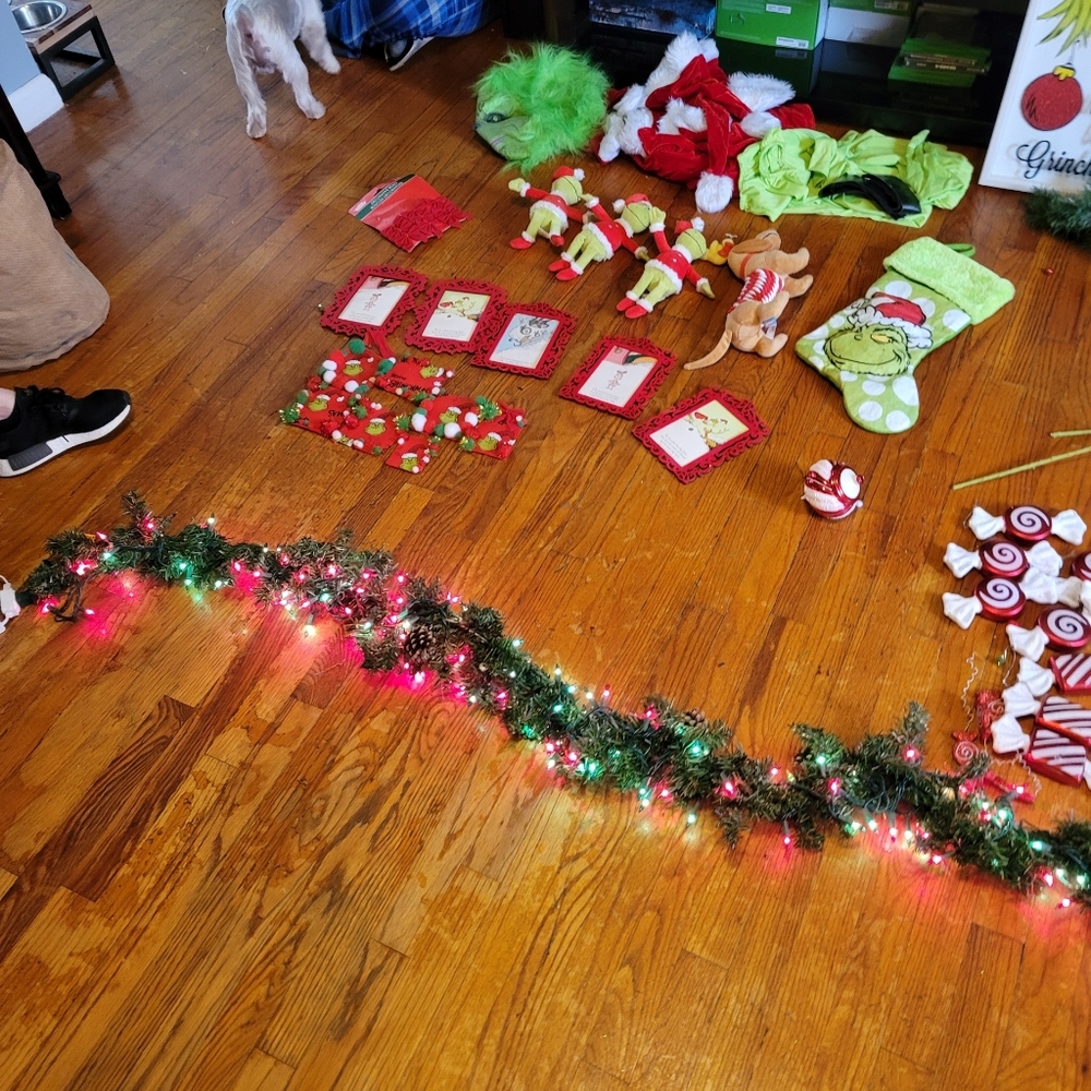 Grinch Christmas Decor - Picture 7 of 9